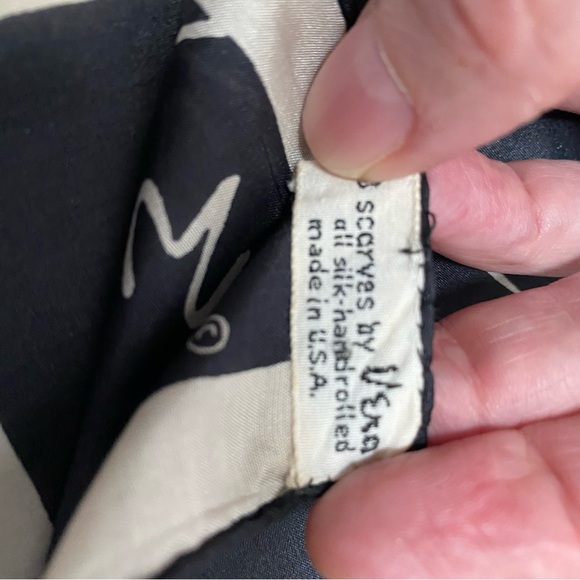 Lot of 3 Vintage Square Scarves; 2 Vera Neumann, 1 Anne Klein. - Picture 8 of 9